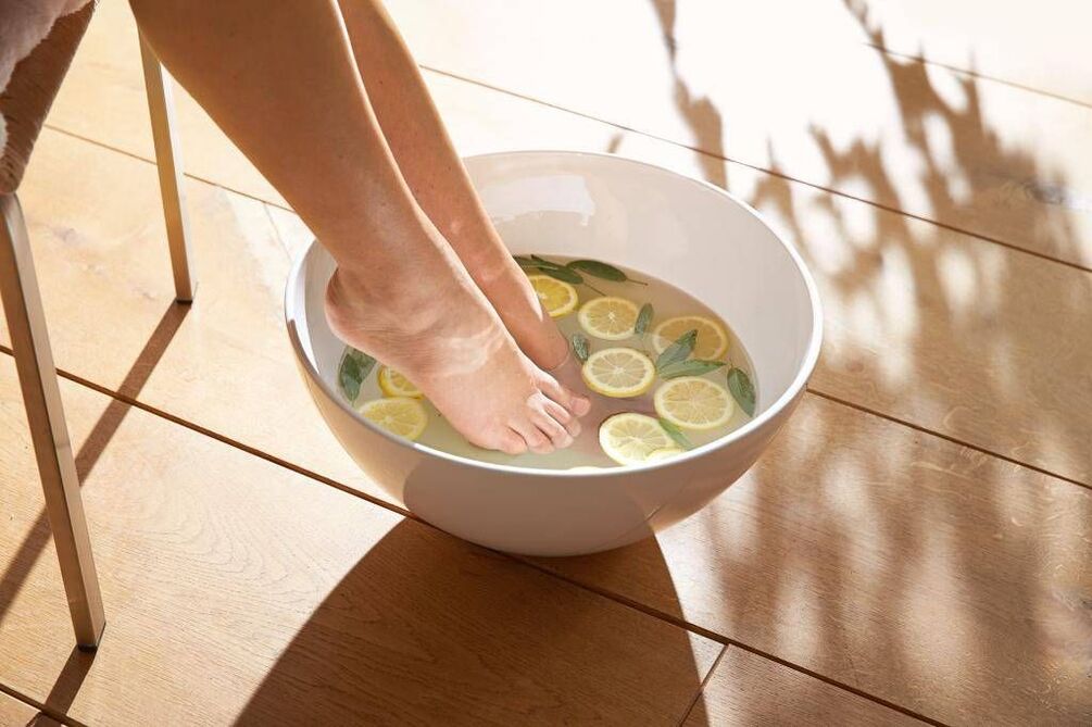 how to use baths against nail fungus